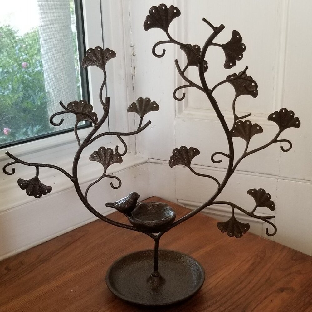 Metal jewelry tree